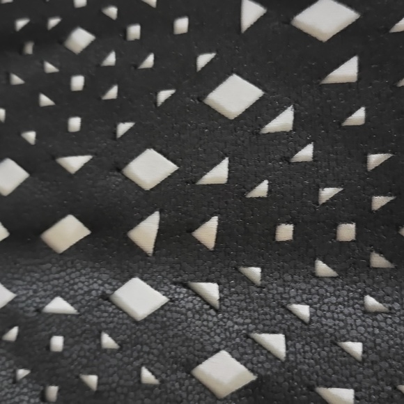 Karen Kane Sleeveless Dress - Picture 4 of 12